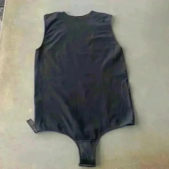 Skims NWOB Onyx Essential Crew Neck Sleeveless Thong Bodysuit Size L/XL - Picture 3 of 7